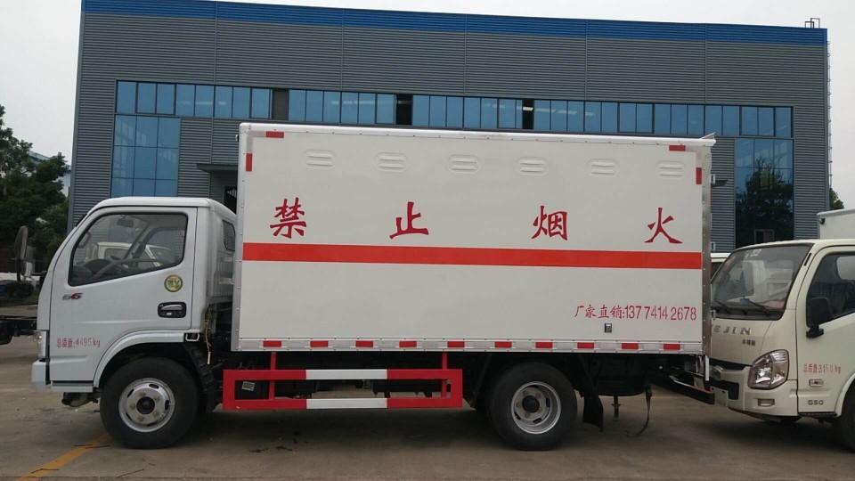 东风蓝牌4.2米易燃气体箱式运输车